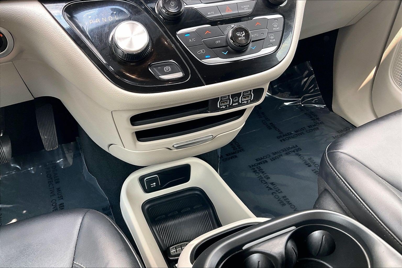 Used 2024 Chrysler Pacifica Touring-L FWD image 37