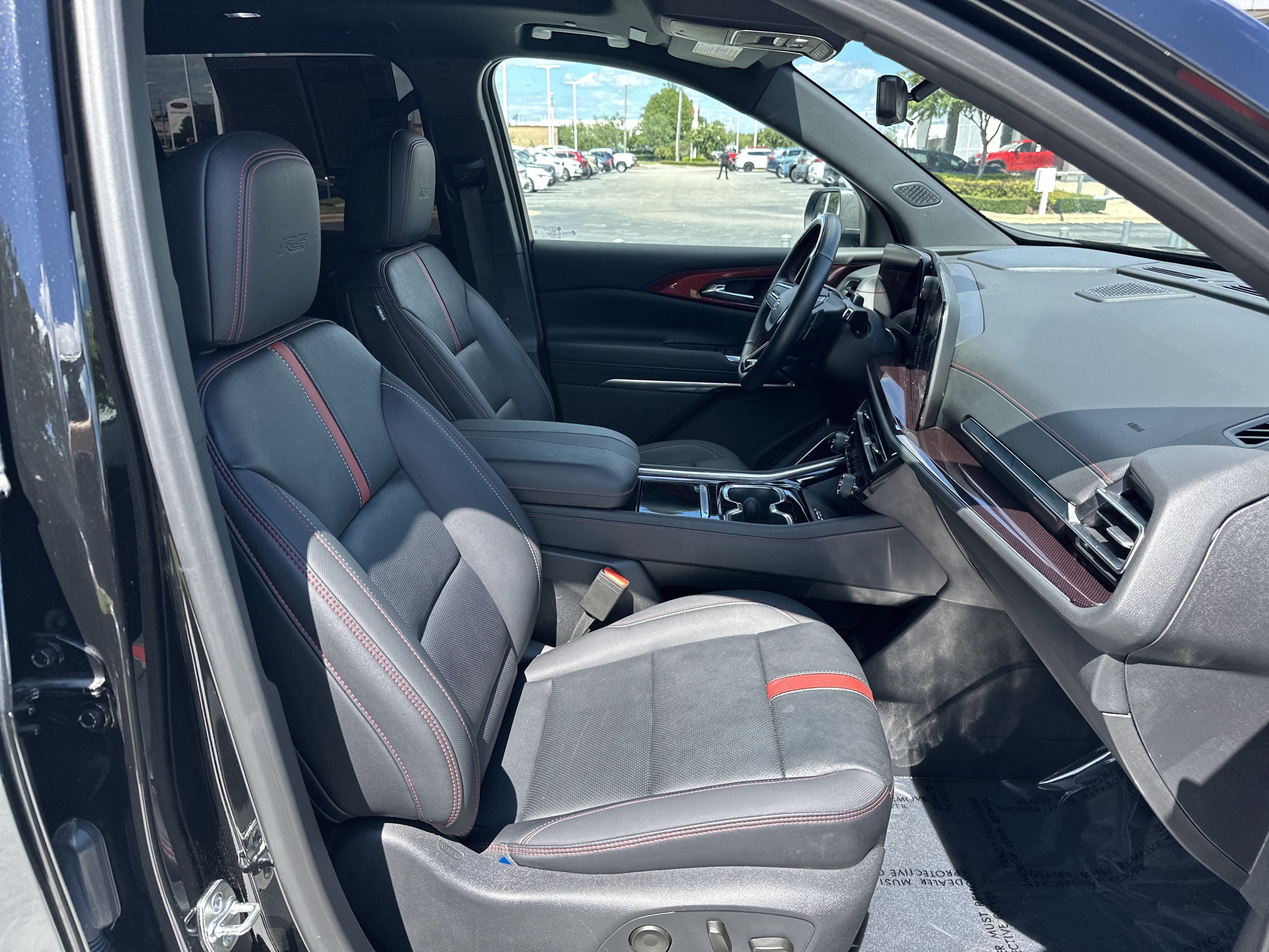 Used 2025 Chevrolet Traverse RS FWD image 34