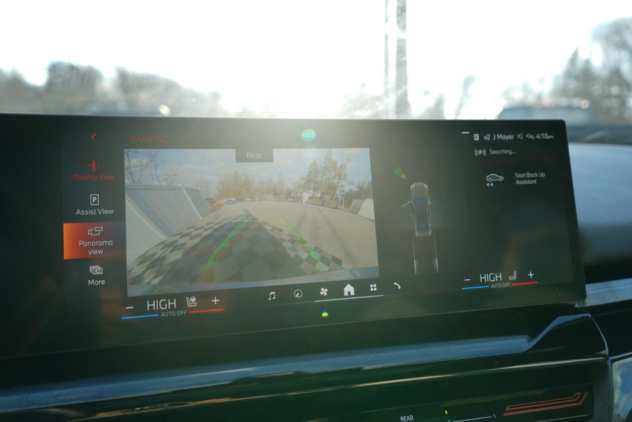 Used 2024 BMW 530i xDrive 530i xDrive Sedan w/ Convenience Package image 89