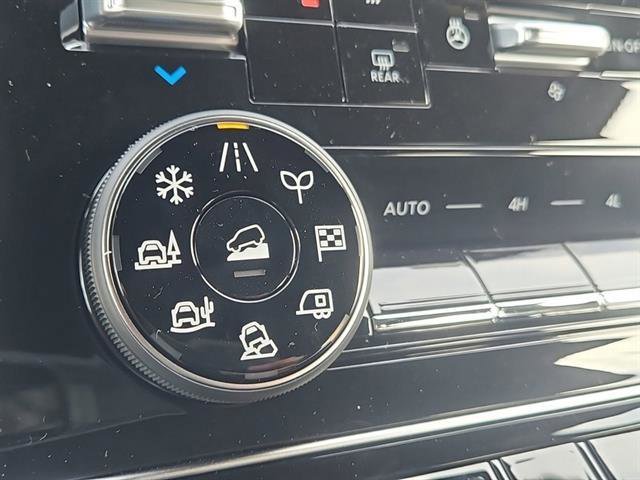 New 2025 Nissan Armada SL w/ Captain's Chari Seat Package image 11