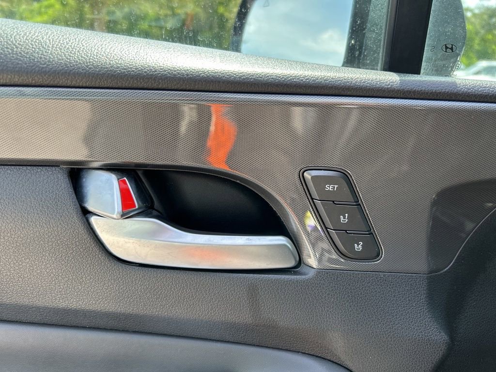 Used 2023 Hyundai Santa Fe Calligraphy image 12