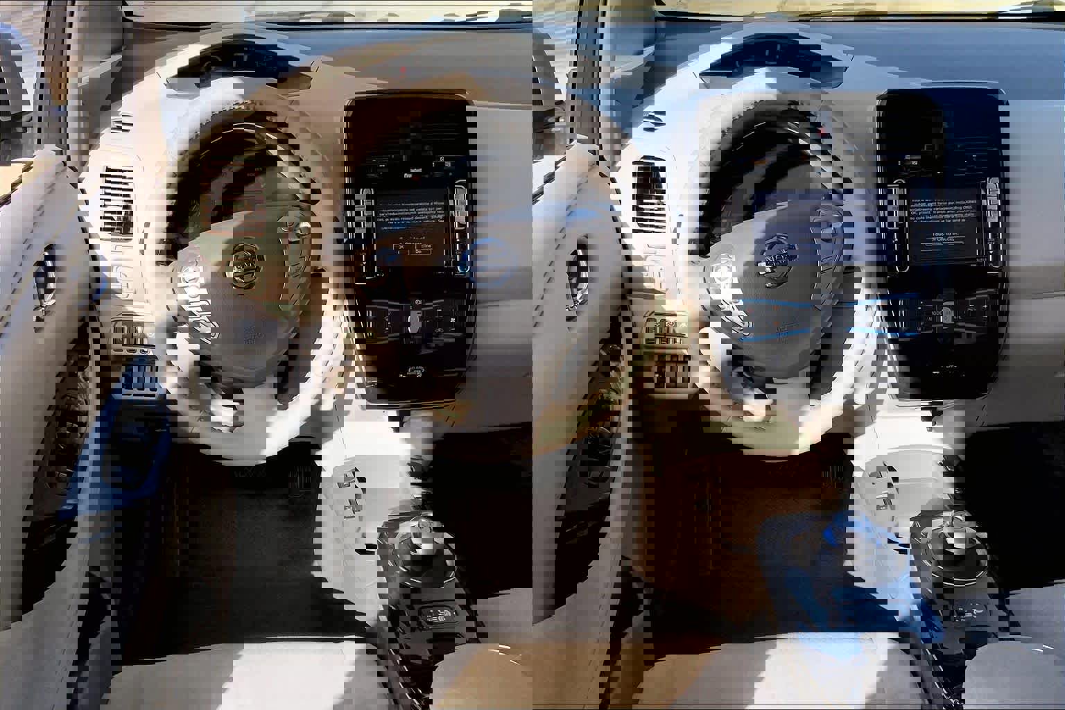 Used 2012 Nissan Leaf SL image 5