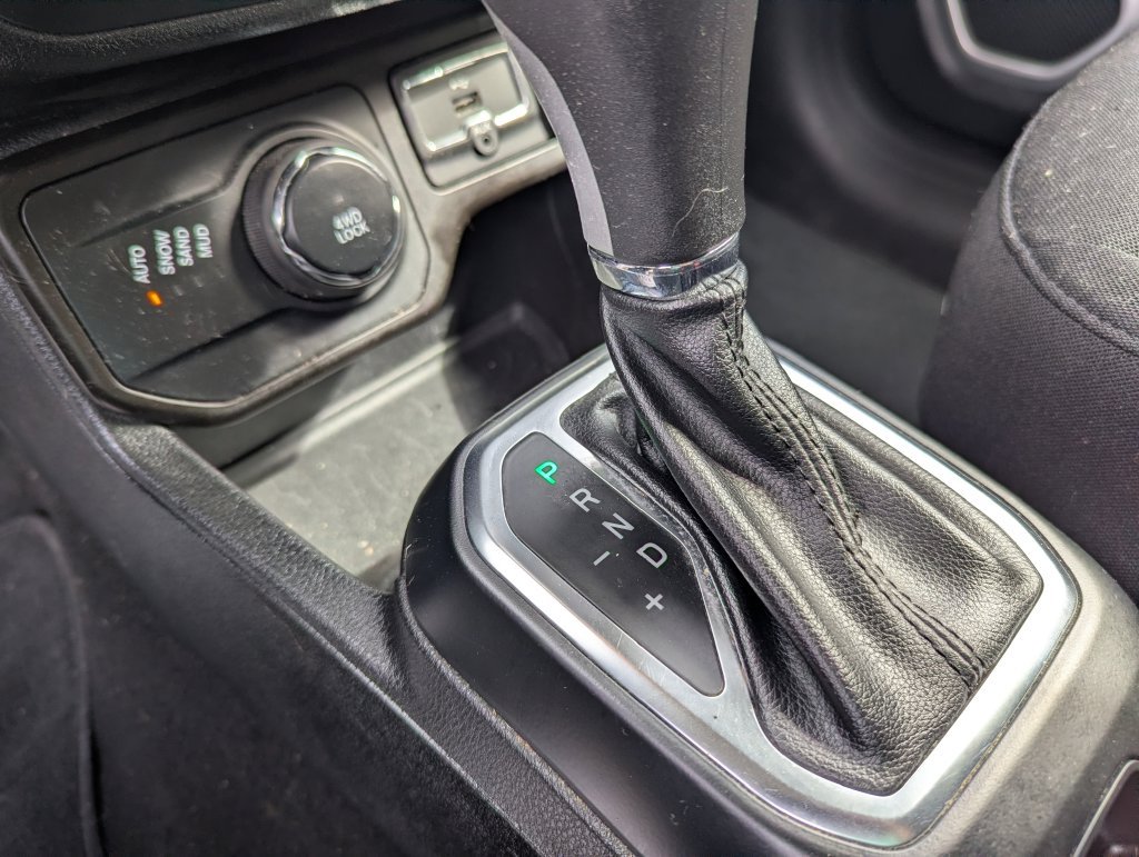 Used 2019 Jeep Renegade Sport w/ Sport Appearance Group AWD/4WD image 12