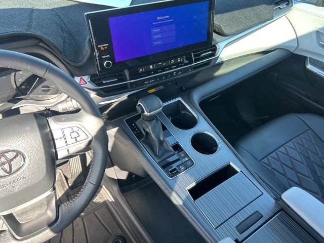 Used 2025 Toyota Sienna XLE image 33