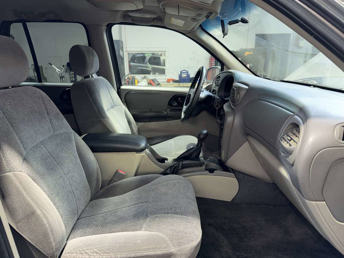 Used 2003 Chevrolet TrailBlazer LT image 27
