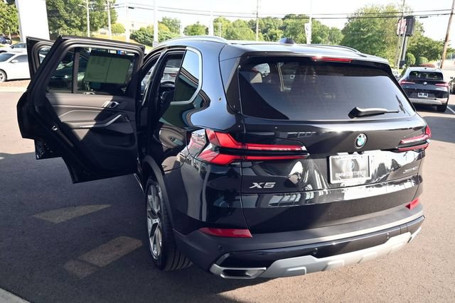 Used 2024 BMW X5 xDrive40i w/ Premium Package AWD/4WD image 37