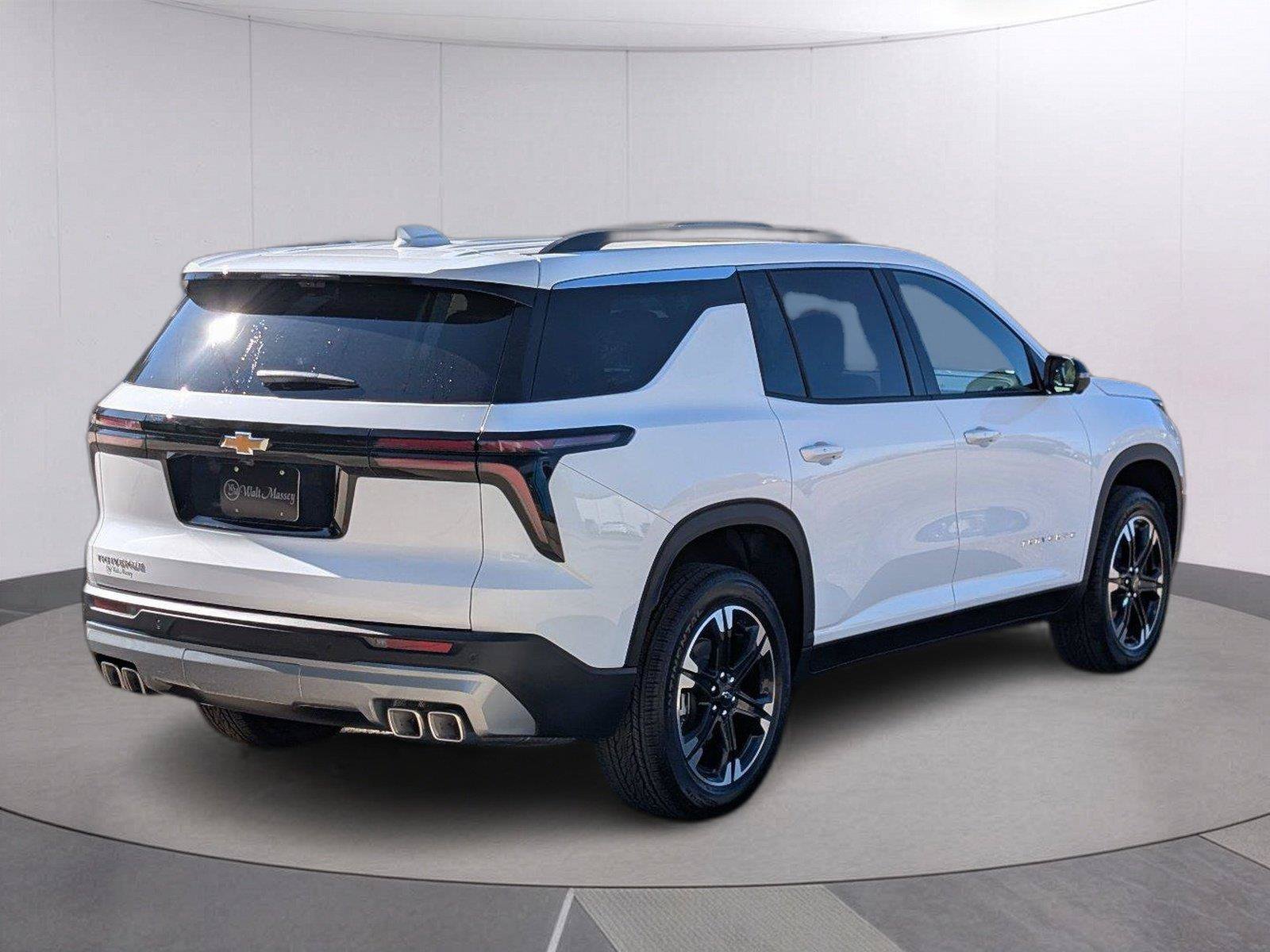 New 2027 Chevrolet Traverse LT w/ Driver Confidence Package FWD image 6