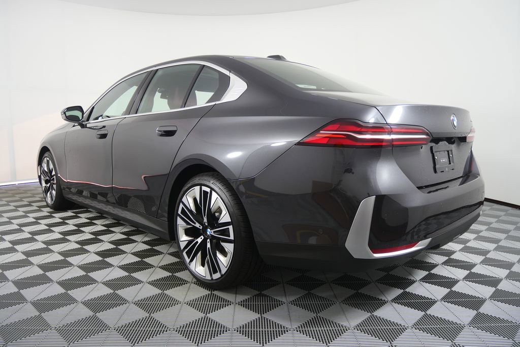 Certified 2025 BMW 530i RWD image 5