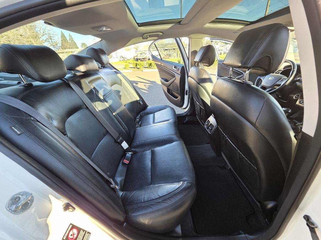 Used 2015 Kia Cadenza Premium w/ Technology Package FWD image 17