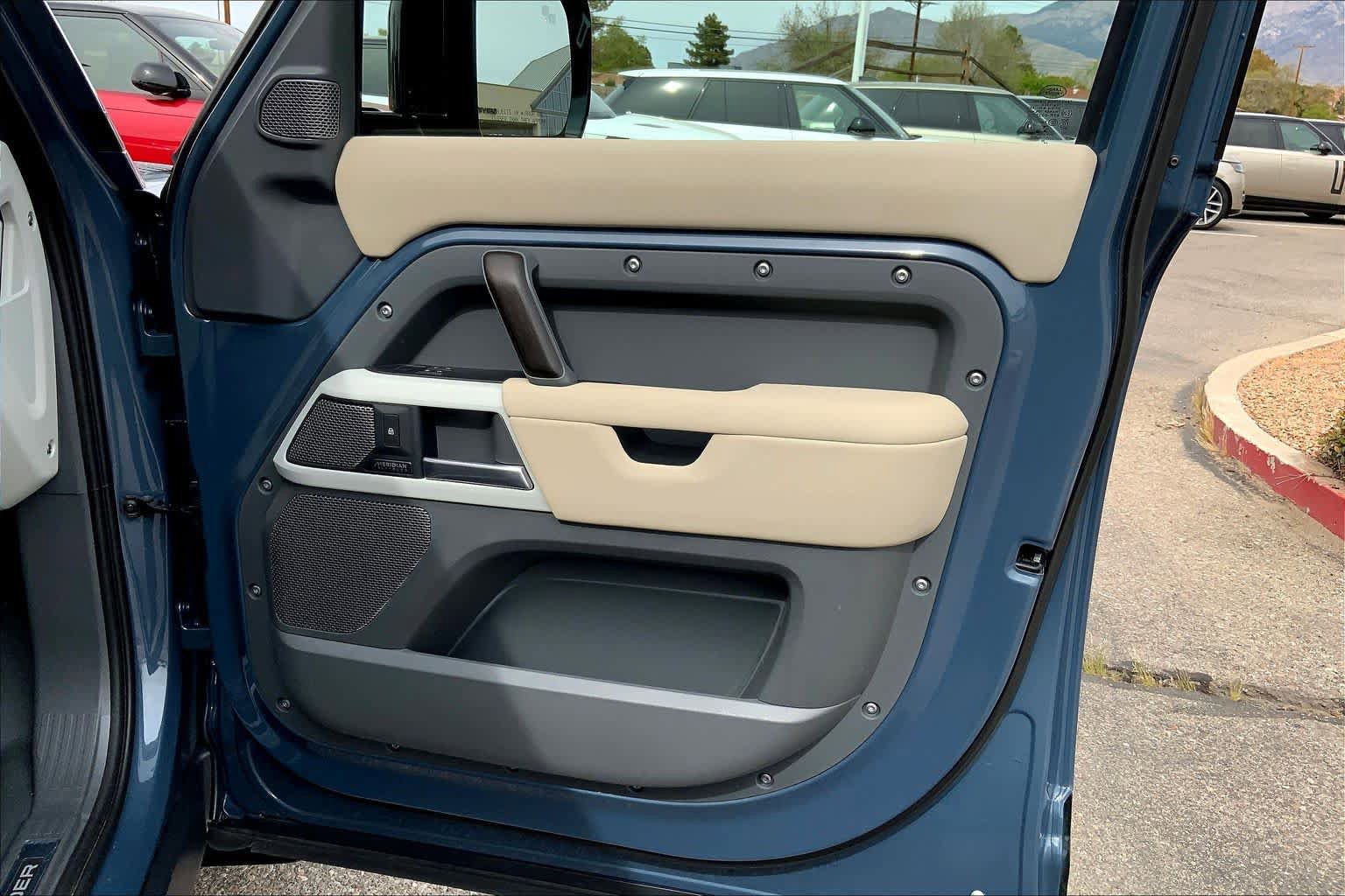Used 2022 Land Rover Defender 110 X-Dynamic SE image 22