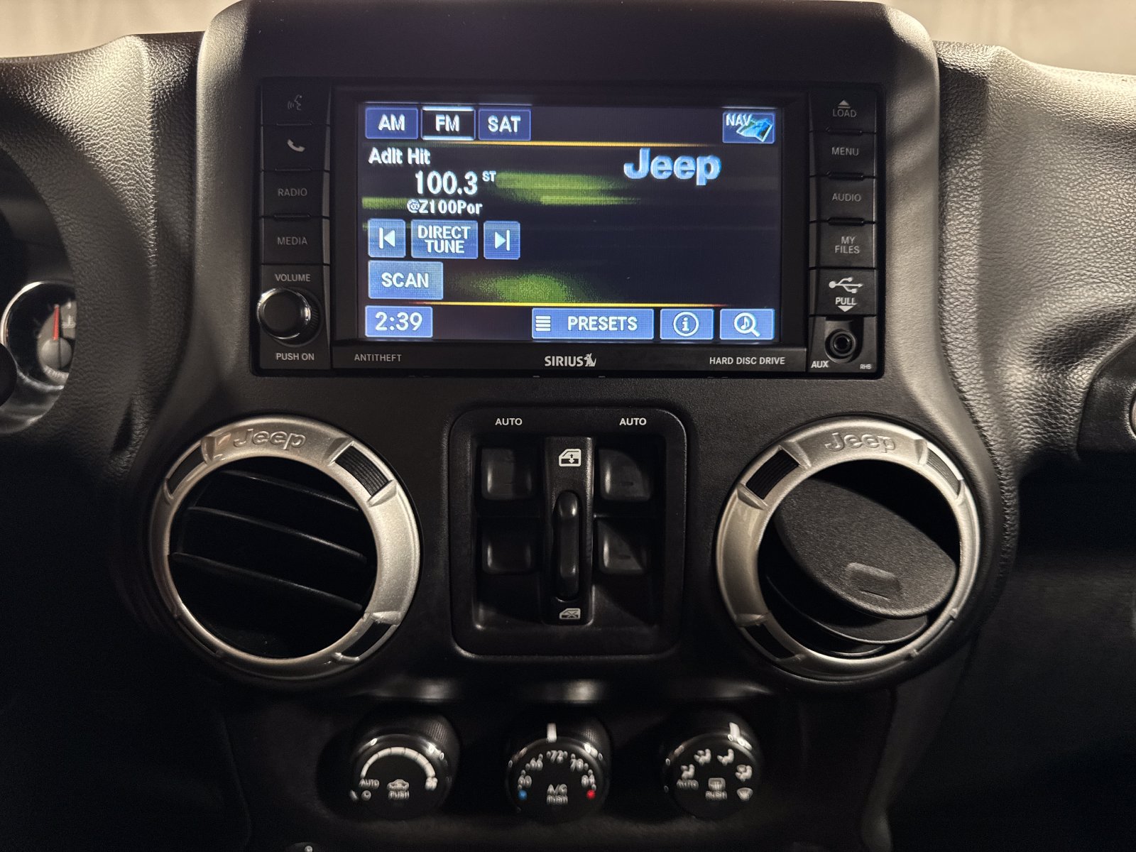 Used 2017 Jeep Wrangler Unlimited Rubicon AWD/4WD image 17