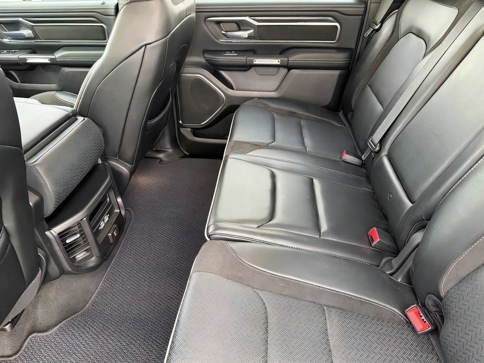 Used 2024 RAM 1500 Laramie w/ Trailer Tow Group AWD/4WD image 15