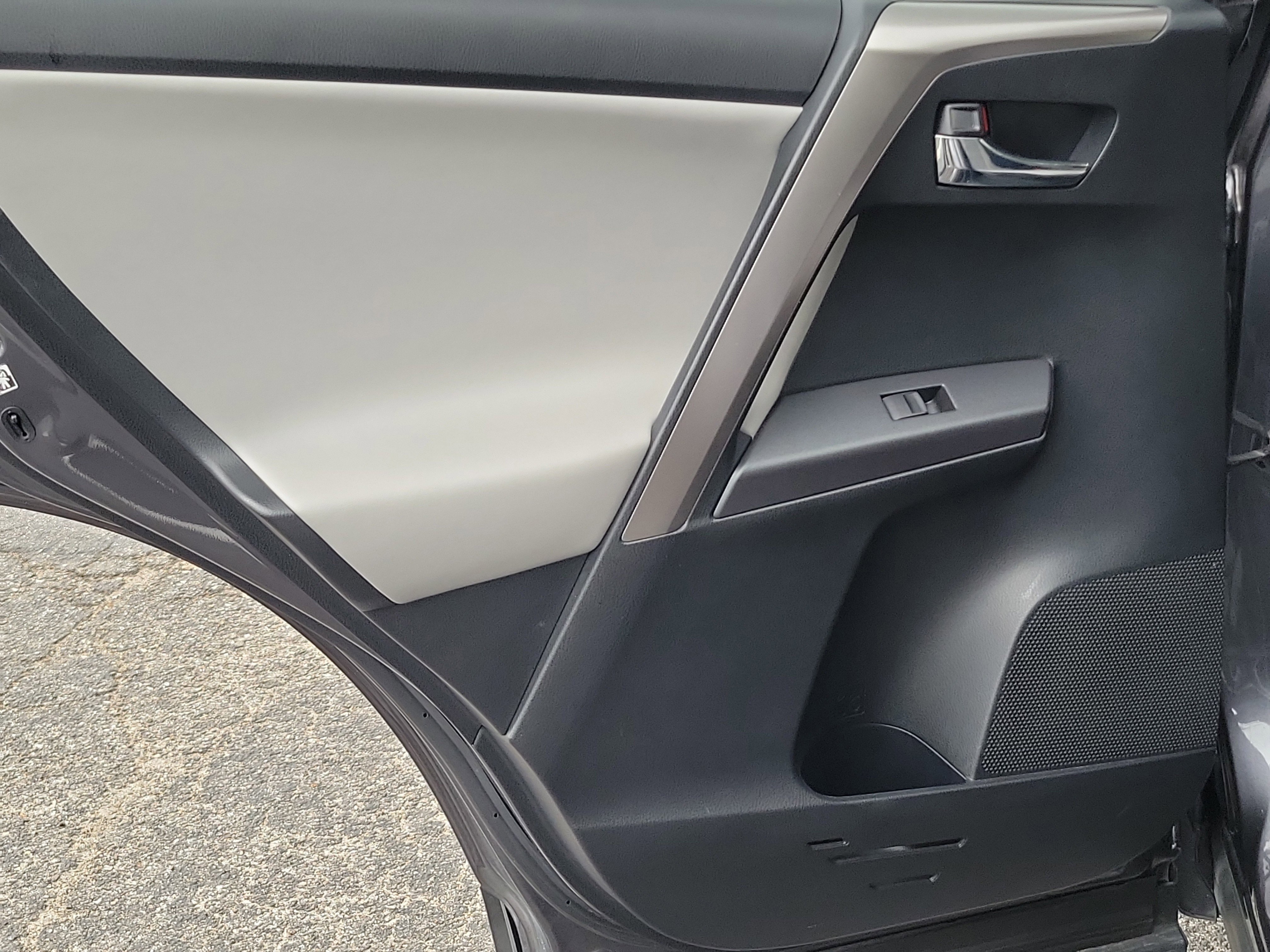 Certified 2018 Toyota RAV4 XLE AWD/4WD image 12