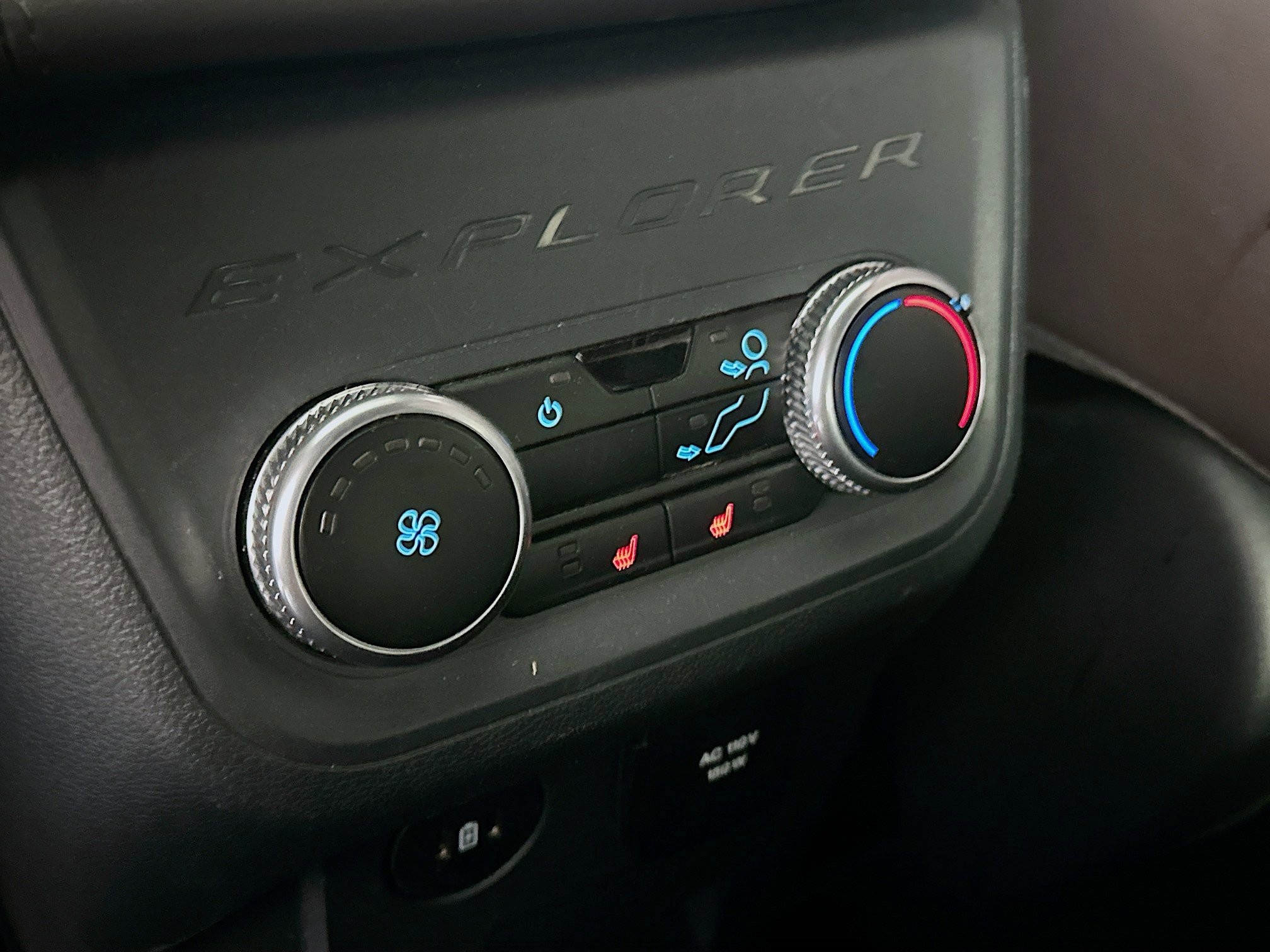 Used 2025 Ford Explorer Platinum w/ LUX Leather Package image 29