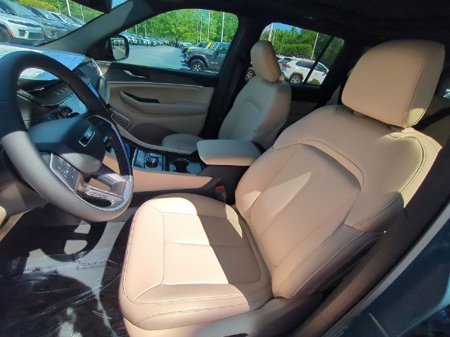 New 2026 Jeep Grand Cherokee Limited w/ Limited Altitude Package RWD image 16