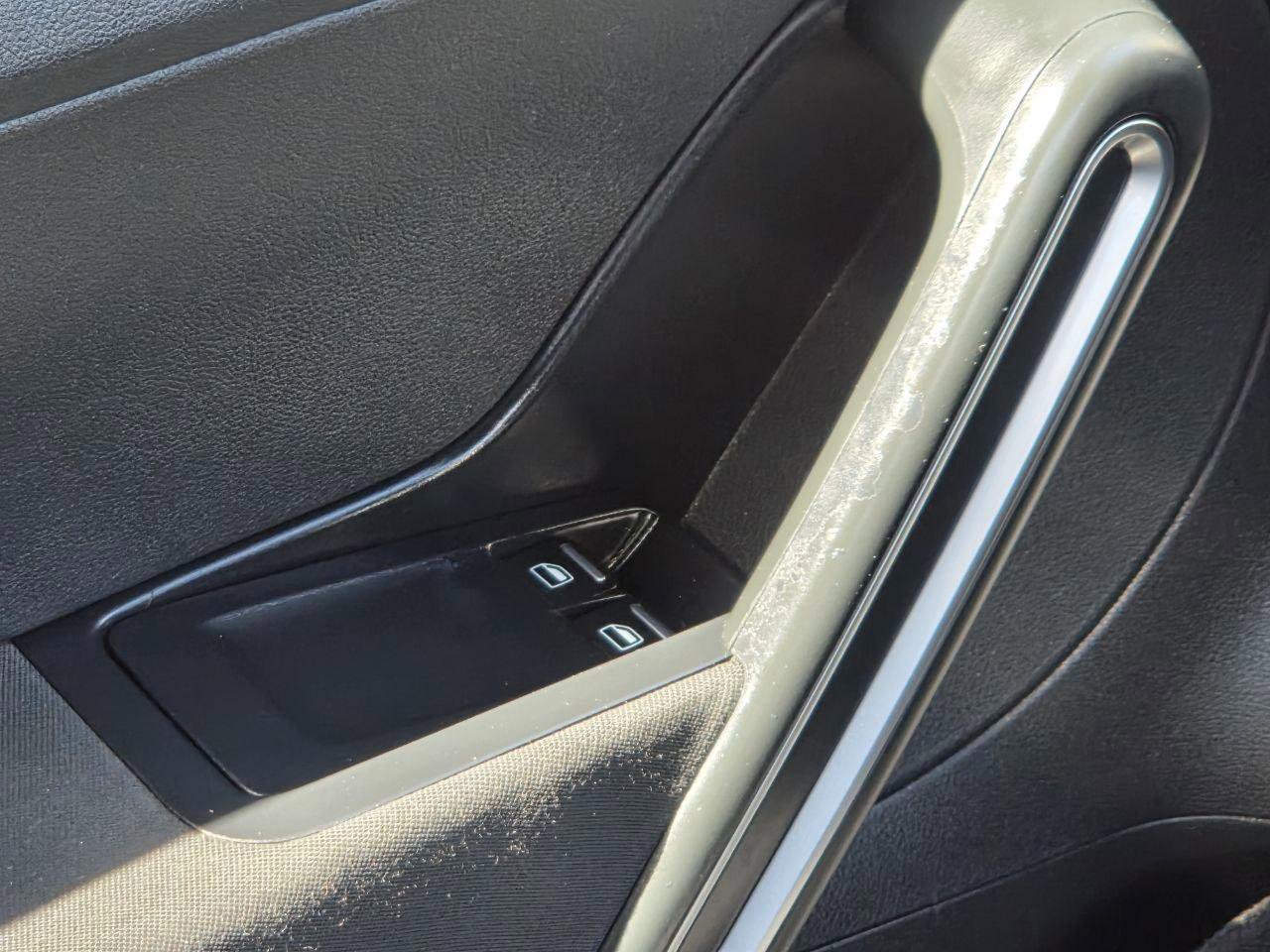 Used 2012 Volkswagen Beetle 2.0T image 26