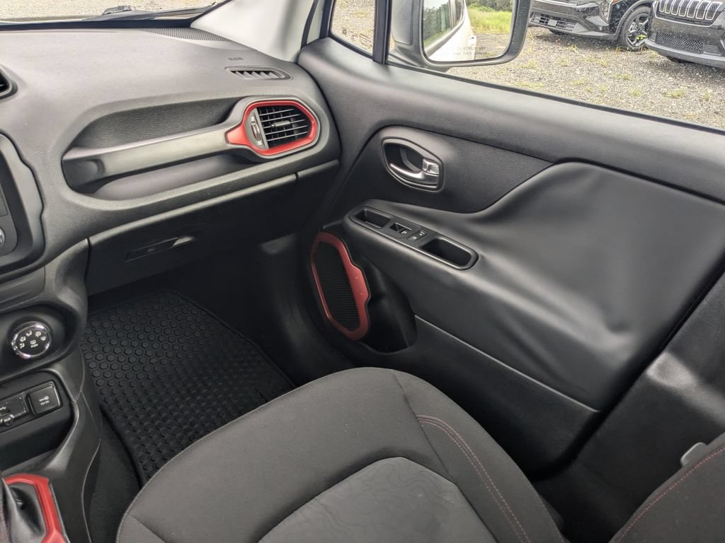 Used 2017 Jeep Renegade Trailhawk w/ Safety & Security Group AWD/4WD image 20