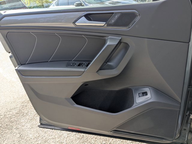 Used 2022 Volkswagen Tiguan SE image 21