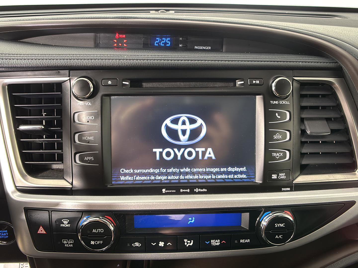 Used 2019 Toyota Highlander XLE AWD/4WD image 32