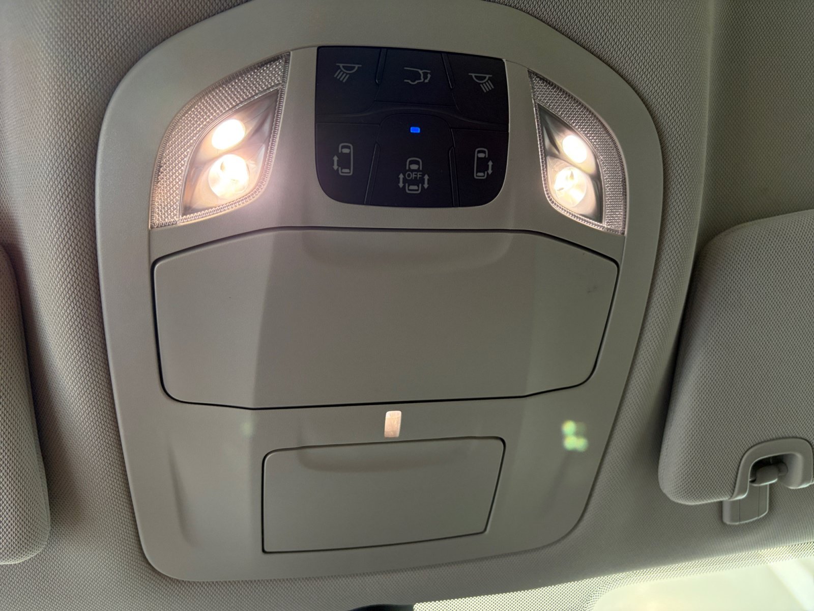 Used 2024 Chrysler Pacifica Limited FWD image 27