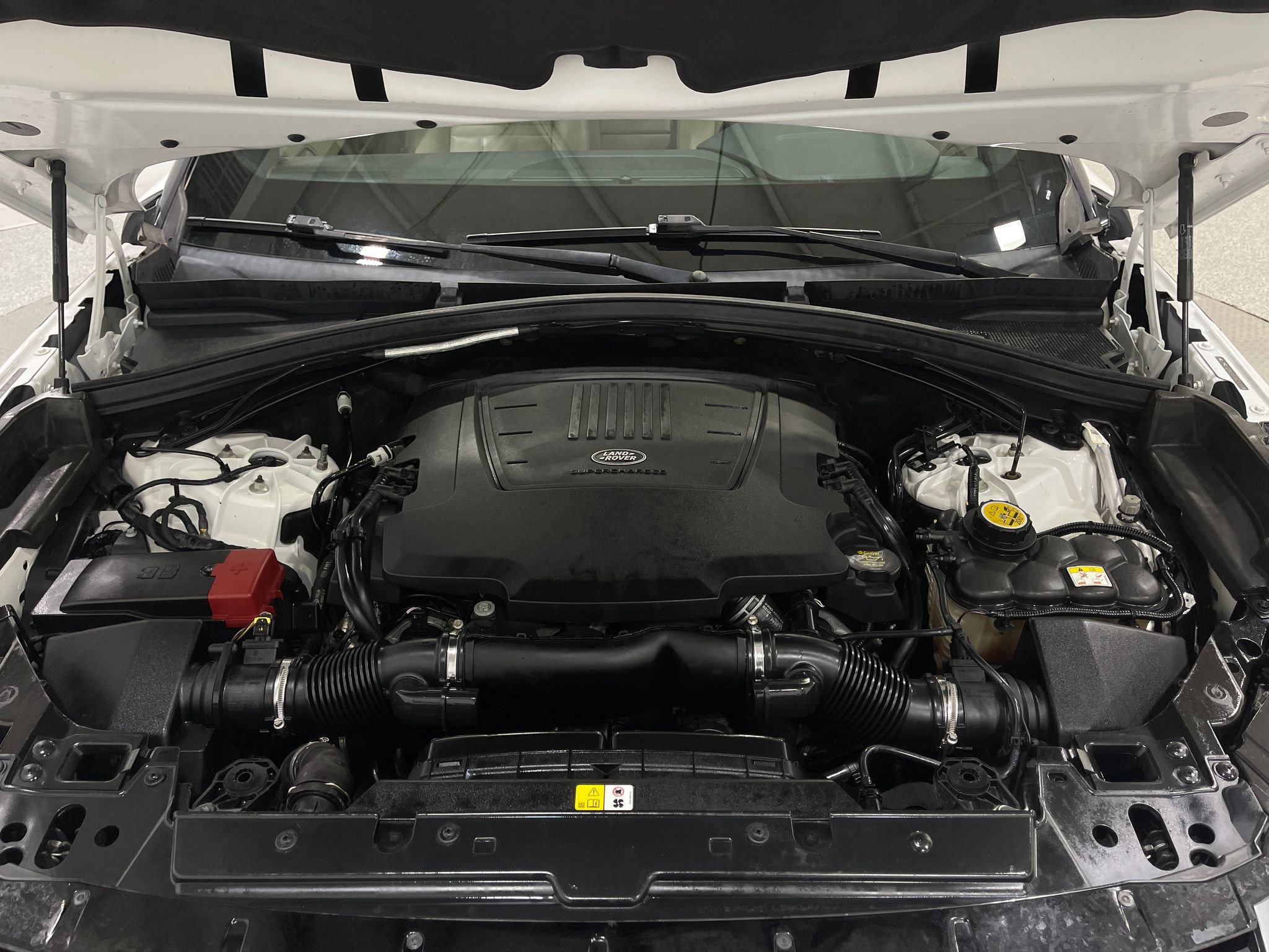 Used 2018 Land Rover Range Rover Velar R-Dynamic SE AWD/4WD image 27