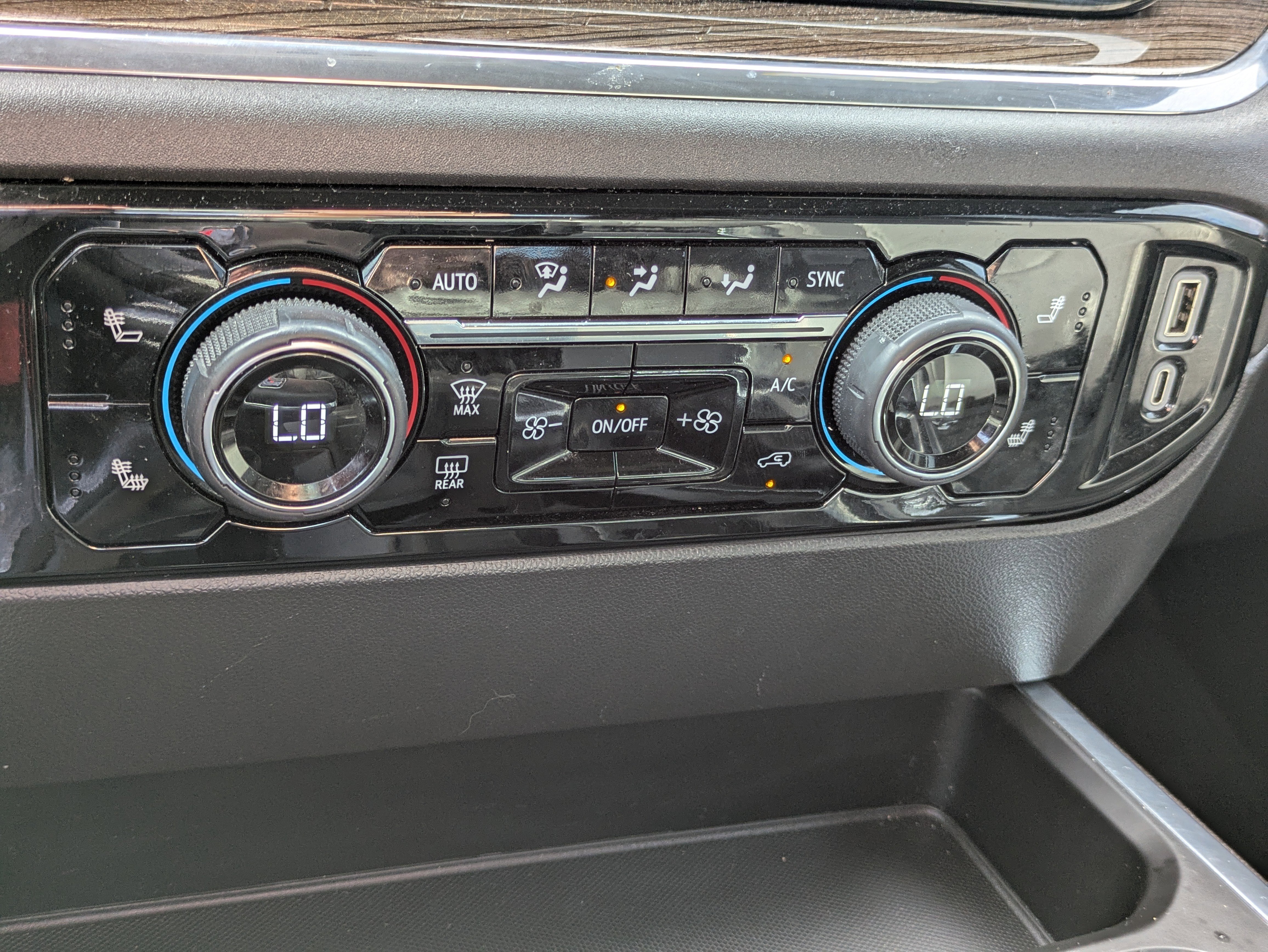 Used 2024 Chevrolet Silverado 1500 LT Trail Boss w/ Convenience Package II image 16