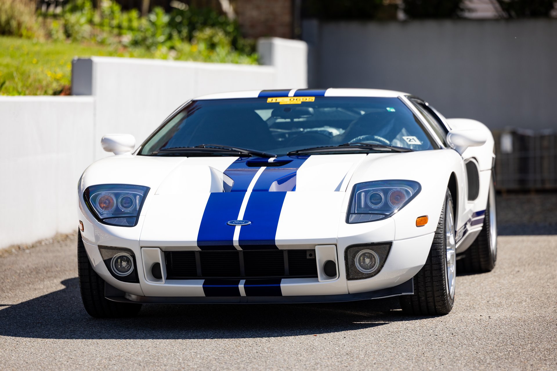Used 2006 Ford GT RWD image 25
