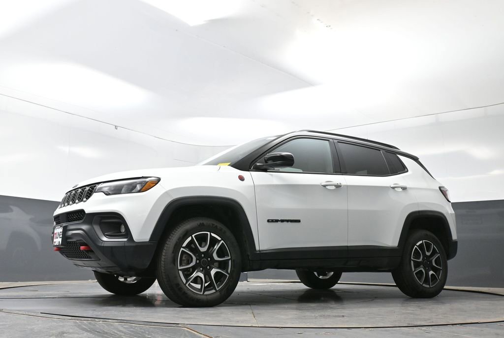 Used 2025 Jeep Compass Trailhawk AWD/4WD image 52