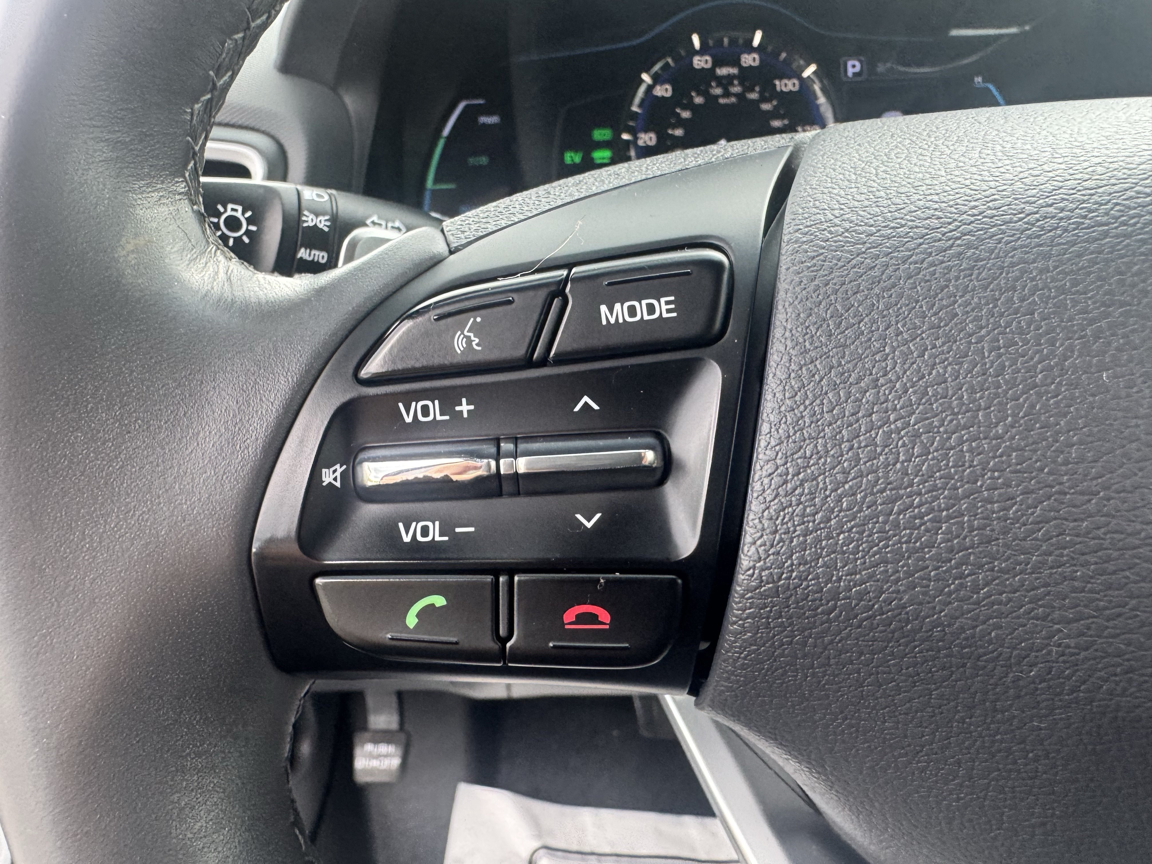 Used 2019 Hyundai Ioniq Plug-In Hybrid FWD image 18