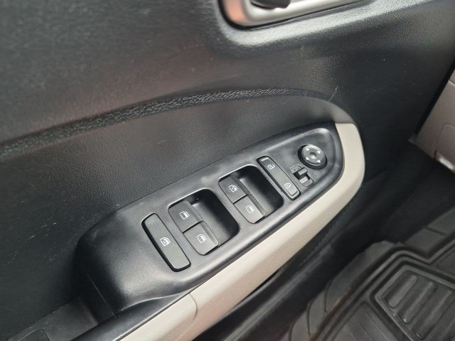 Used 2022 Hyundai Venue SEL FWD image 13