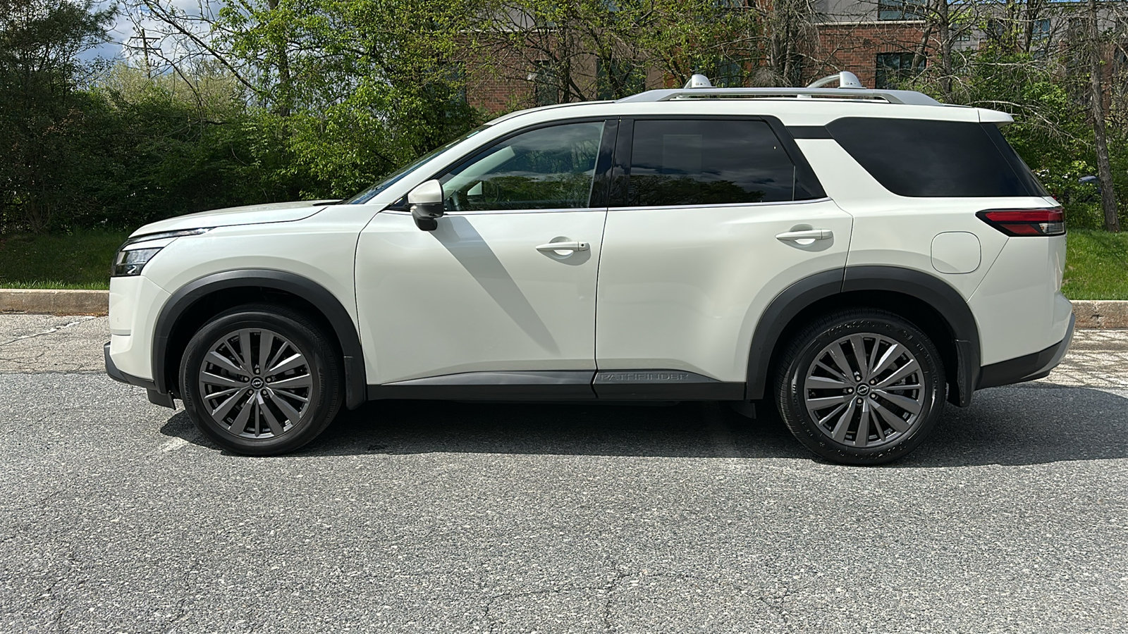 Certified 2024 Nissan Pathfinder SL w/ SL Premium Package AWD/4WD image 28