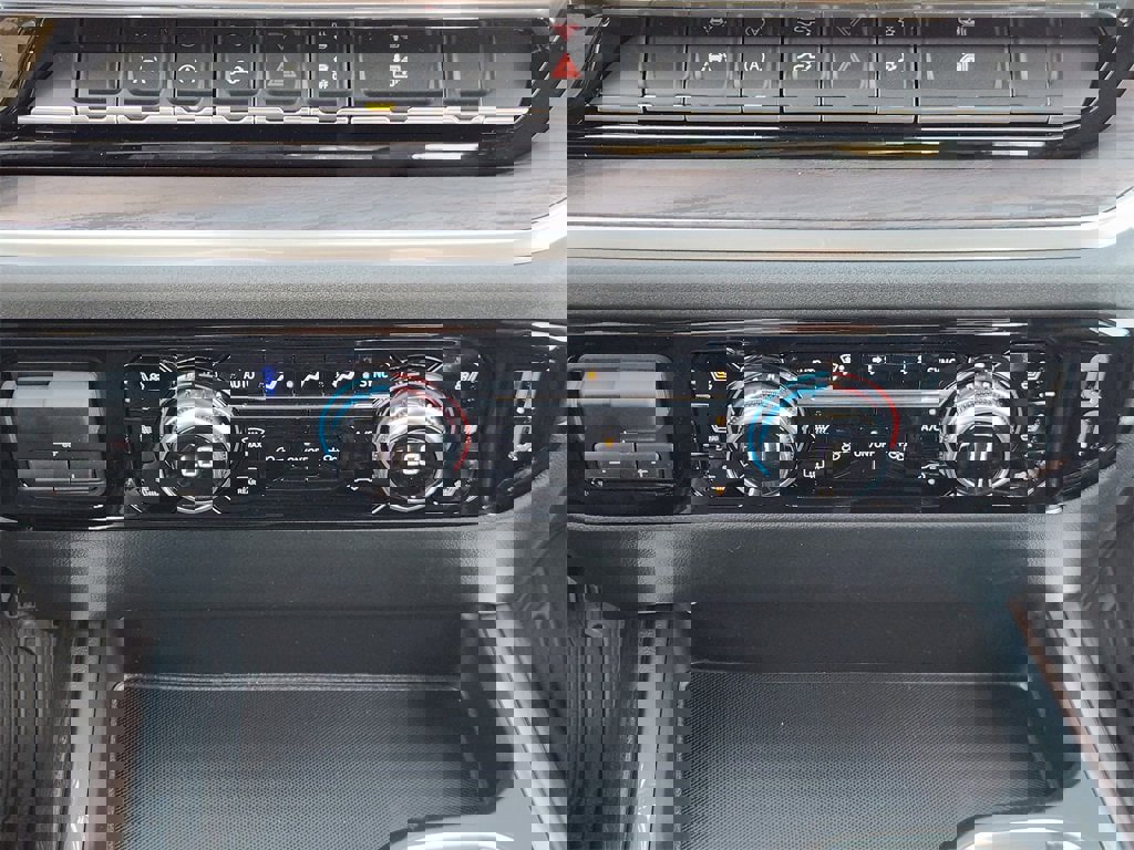 New 2026 GMC Sierra 1500 SLT image 13