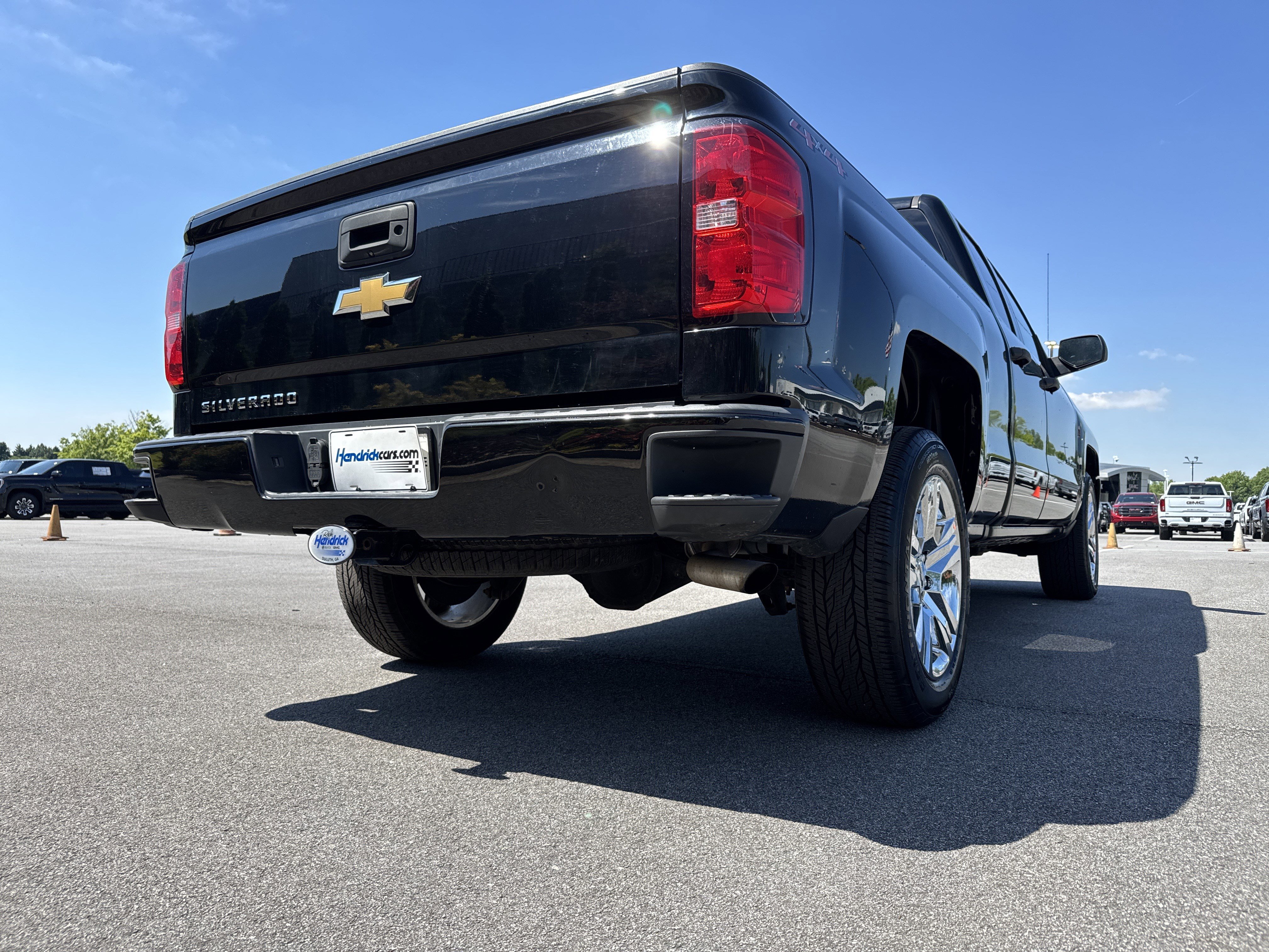 Used 2018 Chevrolet Silverado 1500 Custom w/ Custom Value Package AWD/4WD image 10