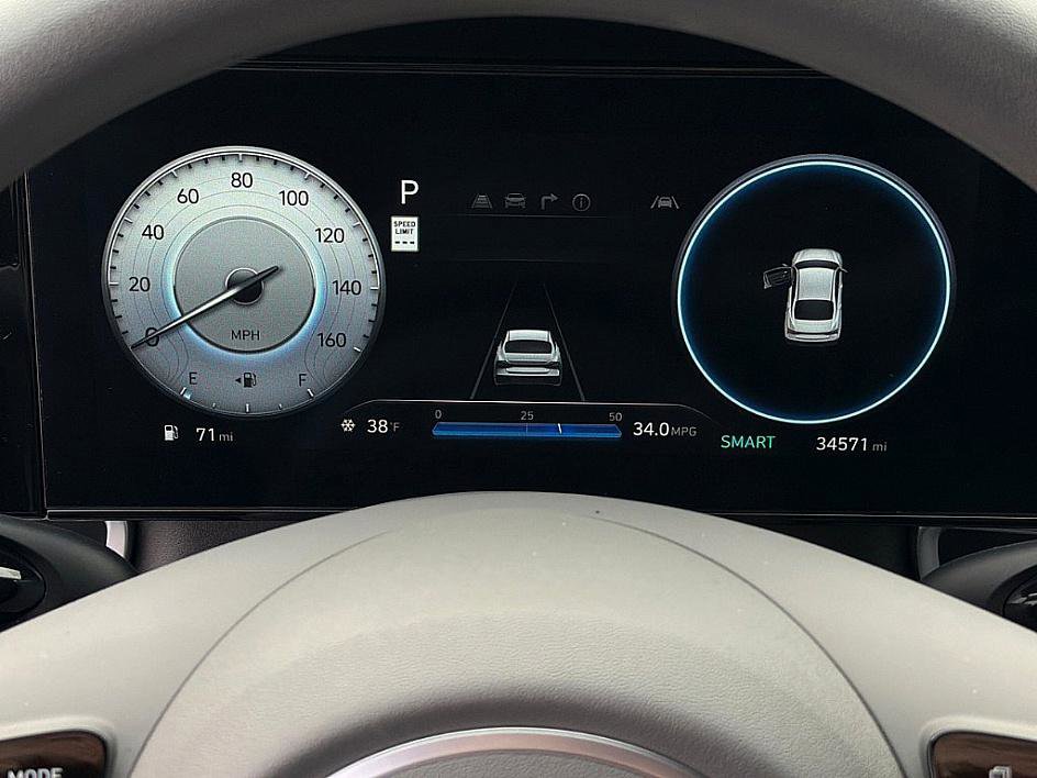 Certified 2024 Hyundai Elantra SEL image 11