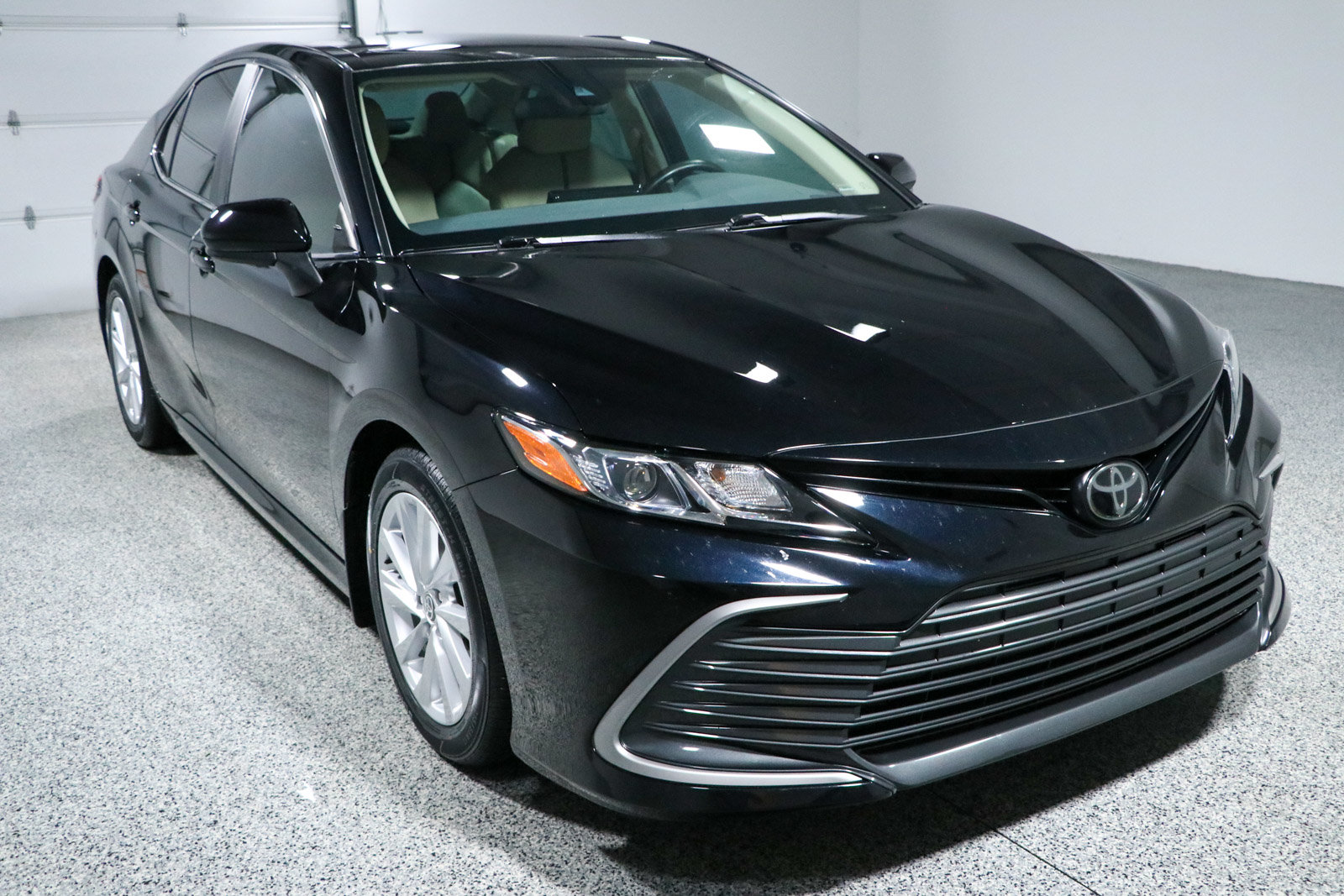 Used 2023 Toyota Camry LE FWD image 5
