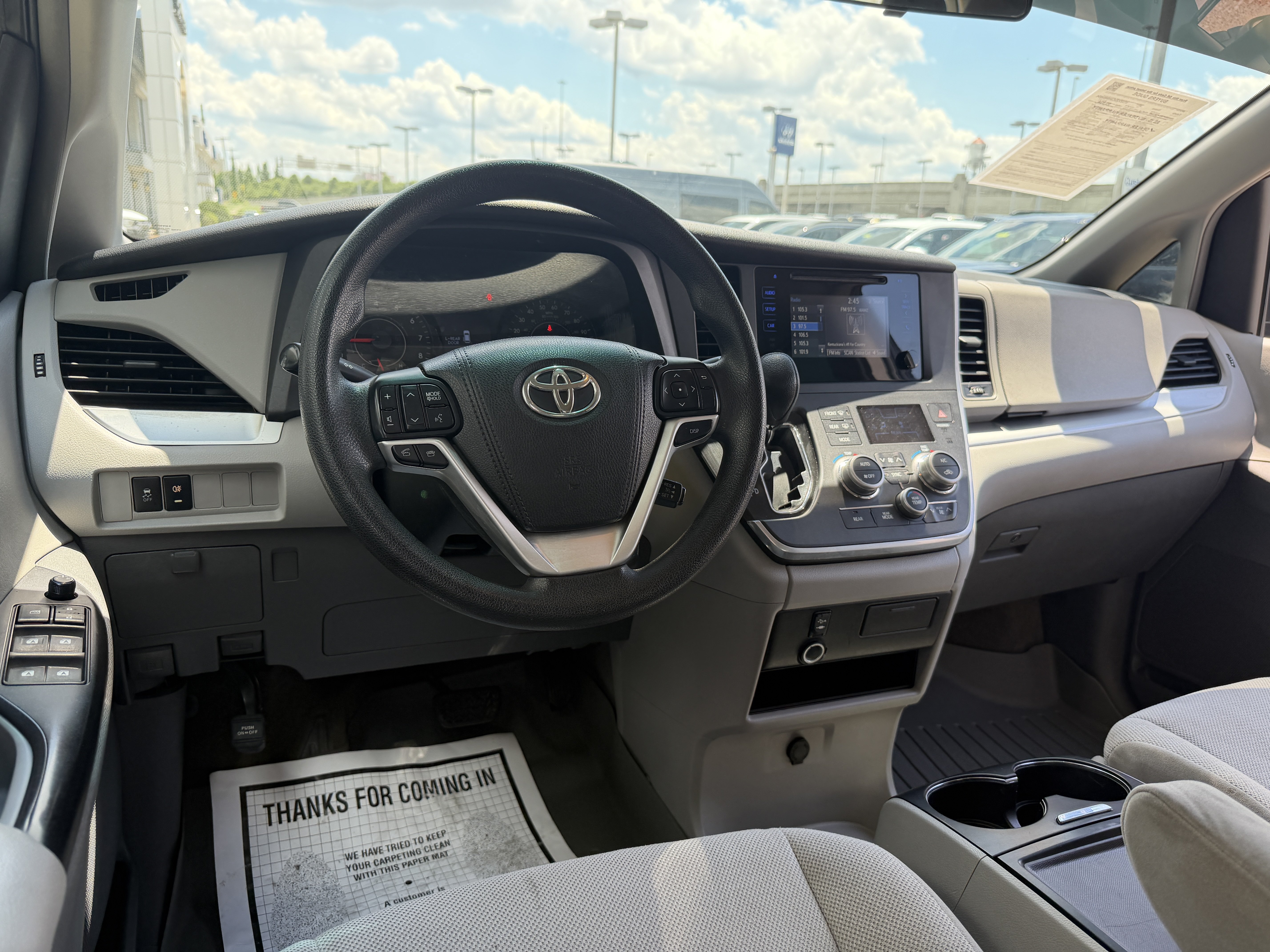 Used 2017 Toyota Sienna L FWD image 27