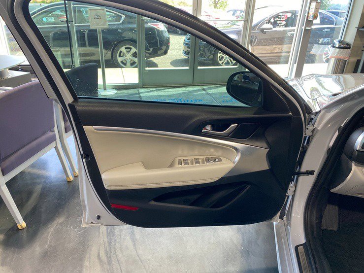 Used 2020 Genesis G70 2.0T RWD image 12