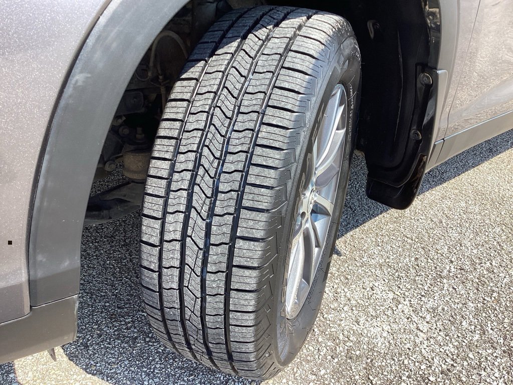 Used 2019 Toyota Highlander XLE image 19