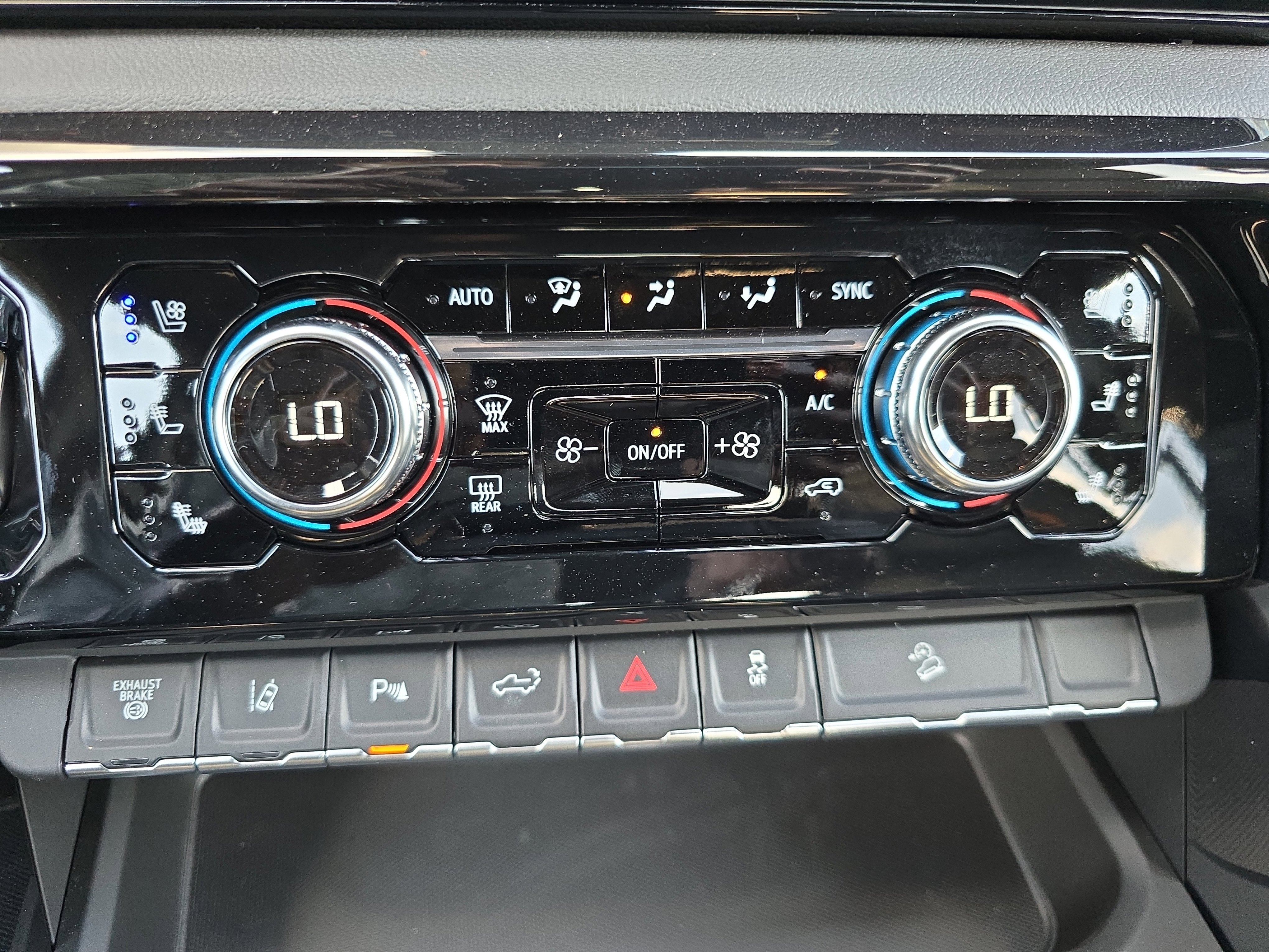 New 2026 GMC Sierra 2500 AT4 w/ Max Trailering Package image 23