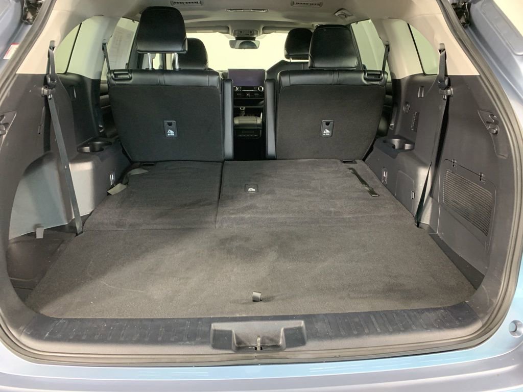 Used 2023 Toyota Highlander XLE image 13