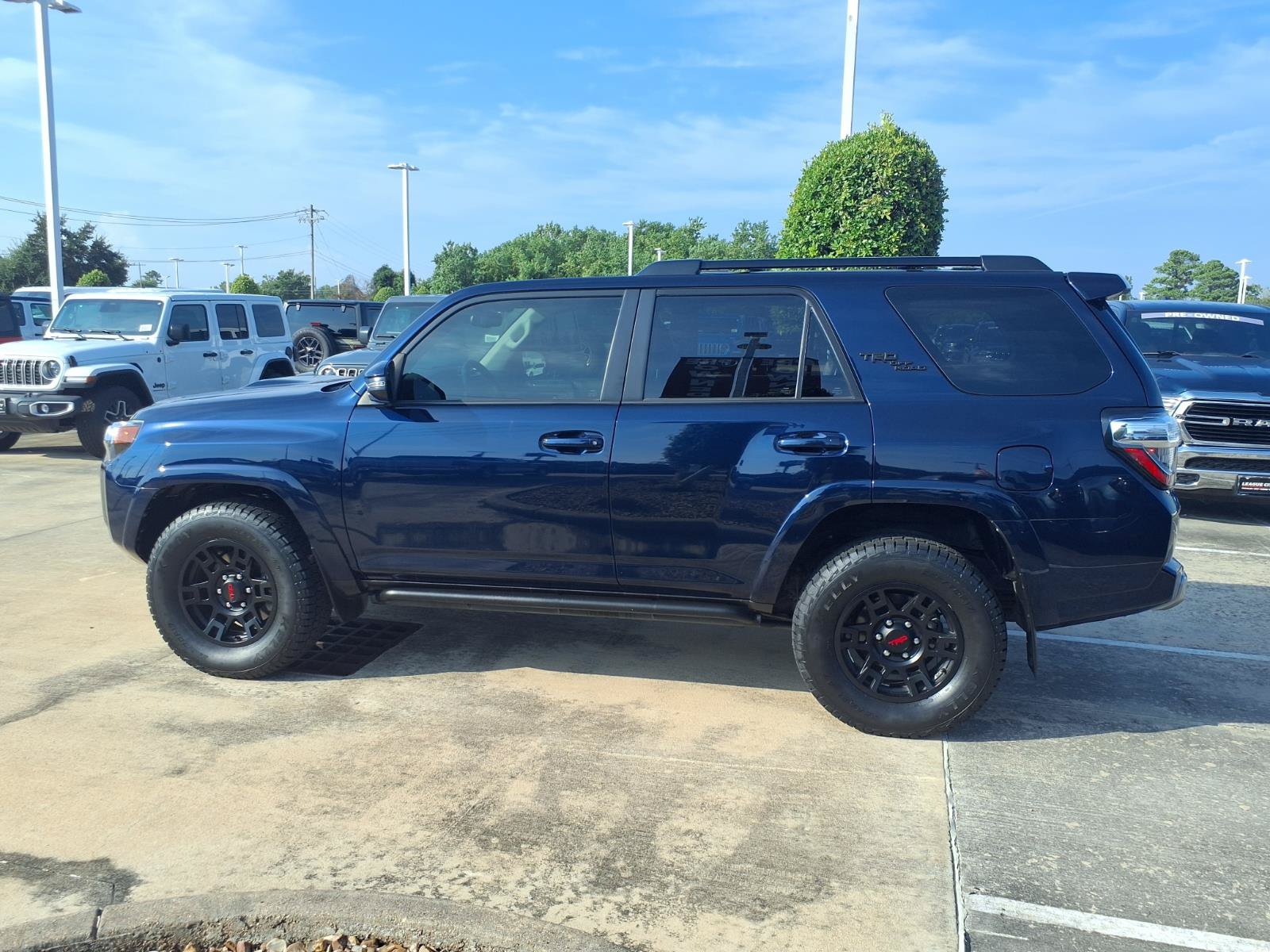 Used 2024 Toyota 4Runner TRD Off-Road Premium w/ Moonroof Package AWD/4WD image 10