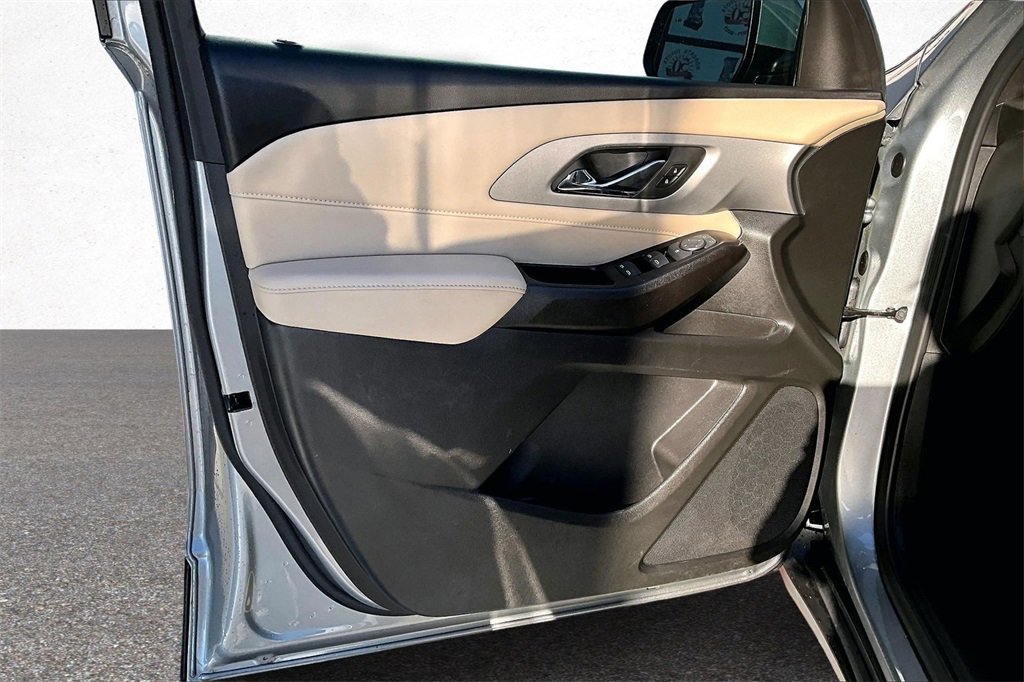 Used 2023 Chevrolet Traverse LS w/ Safety Package image 20