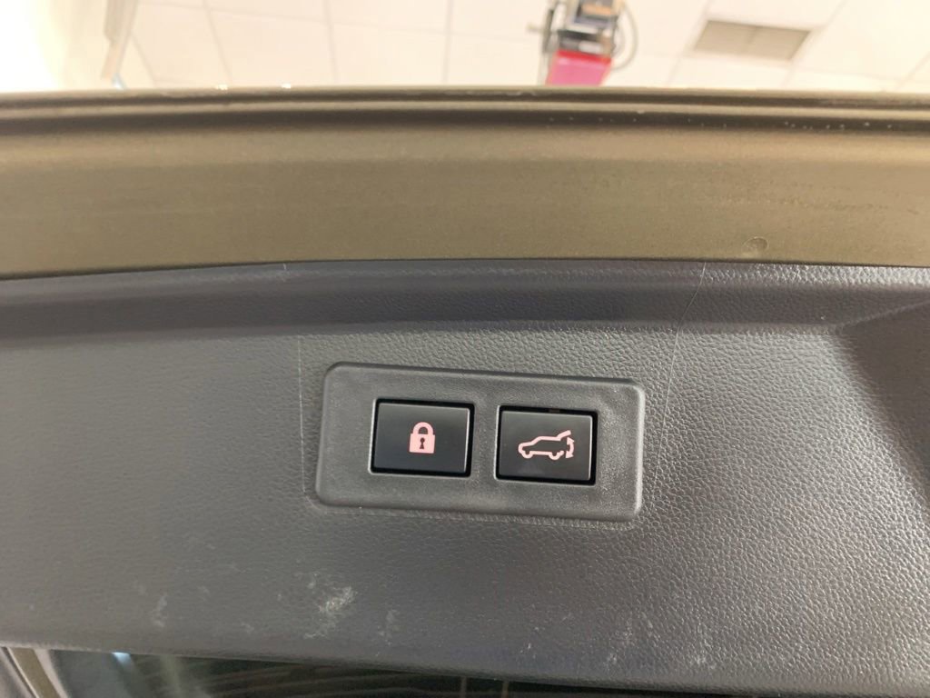 Used 2023 Subaru Outback Touring XT AWD/4WD image 16