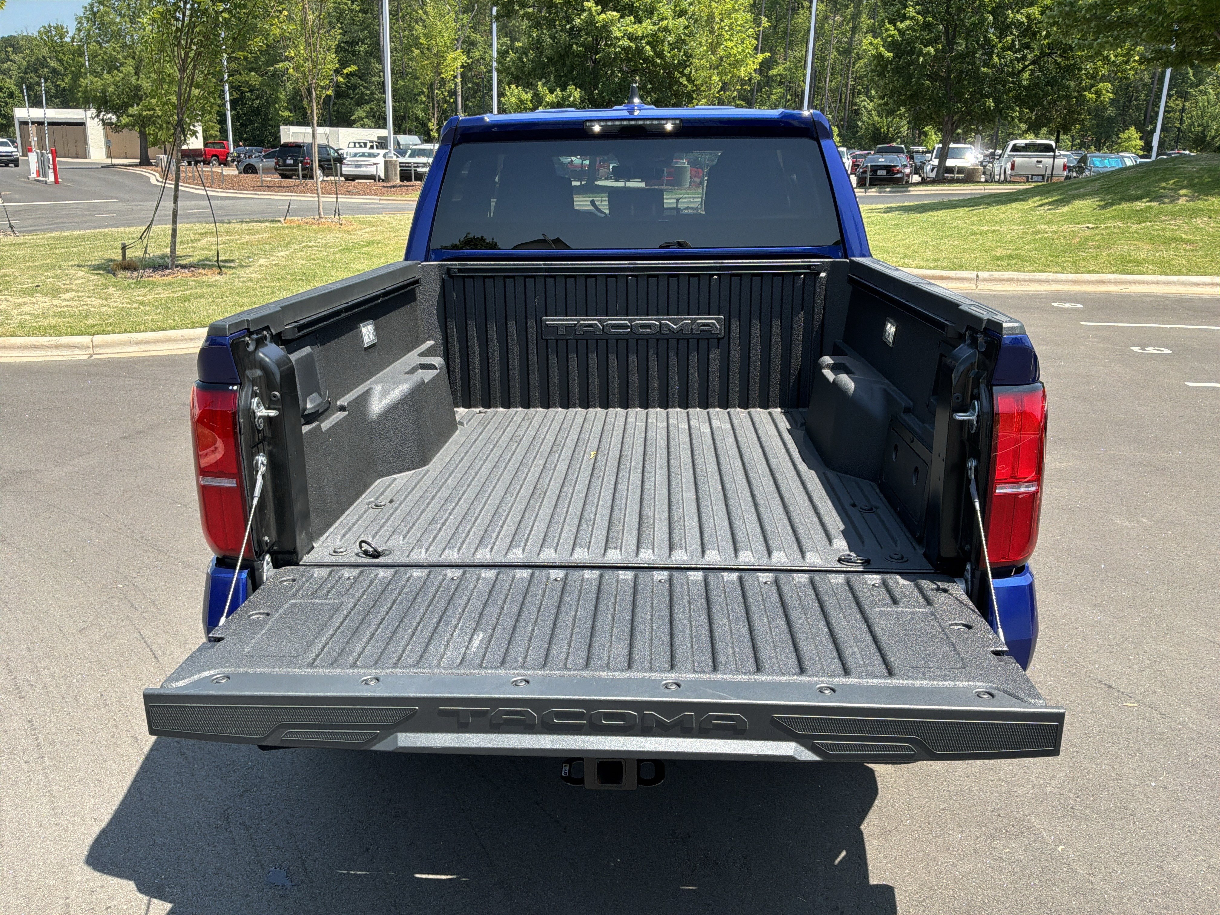 Used 2025 Toyota Tacoma TRD Sport w/ TRD Sport Premium Package AWD/4WD image 31