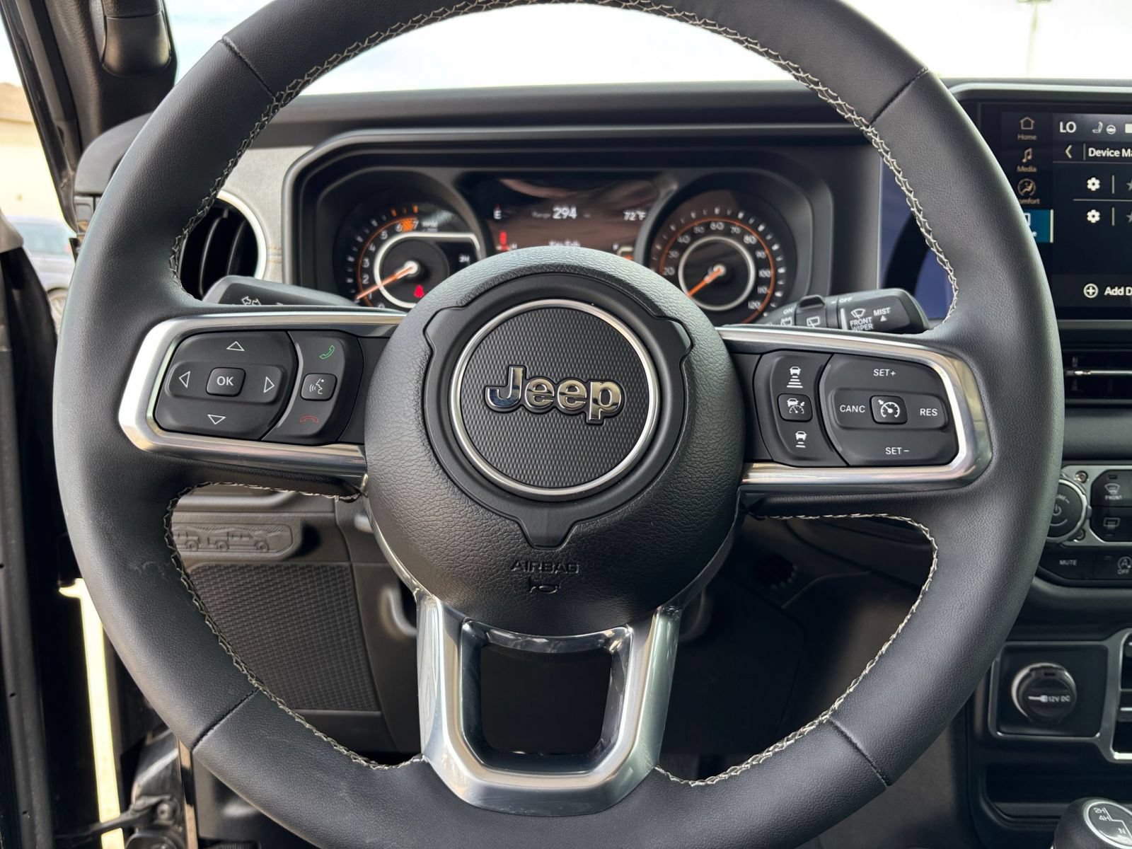 Used 2025 Jeep Wrangler Unlimited Sahara AWD/4WD image 29