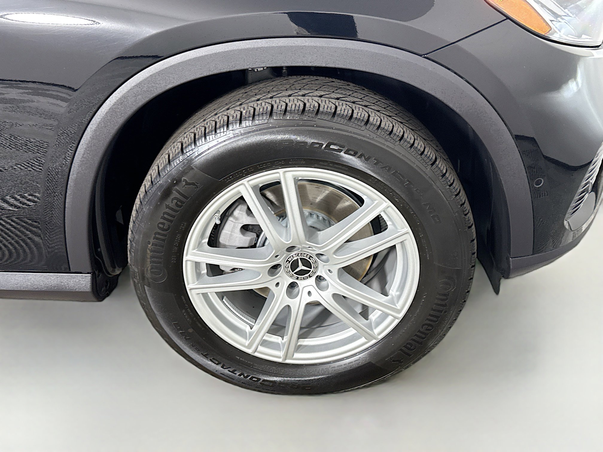 Used 2025 Mercedes-Benz GLC 300 4MATIC image 32