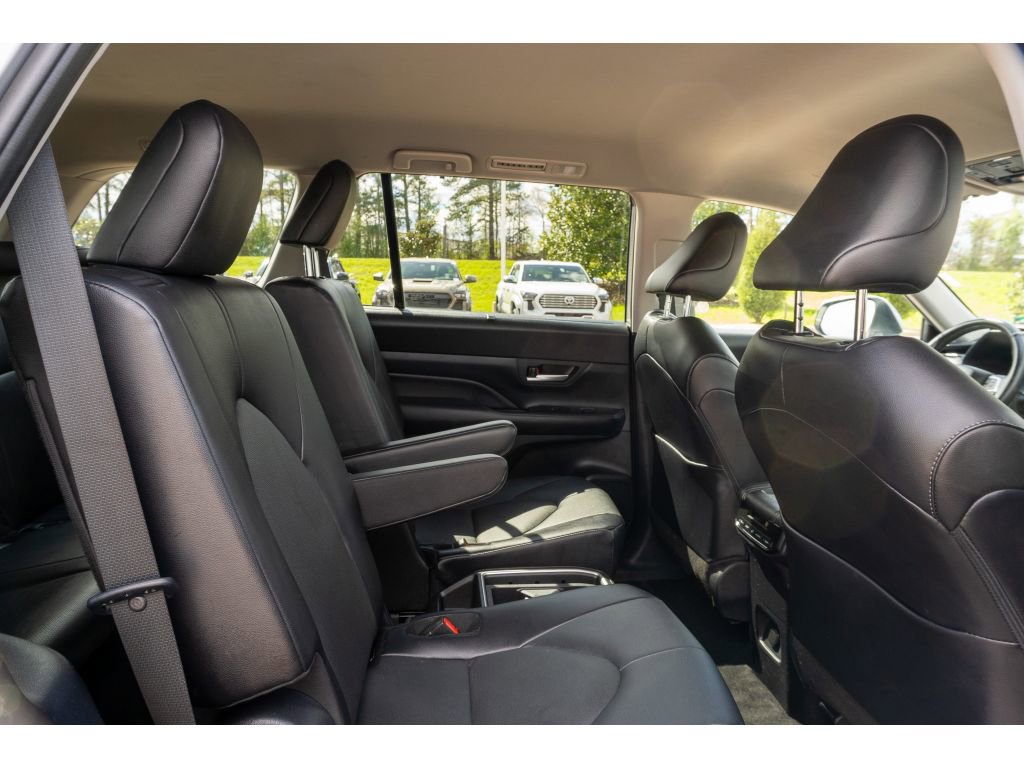 Used 2025 Toyota Grand Highlander FWD image 17