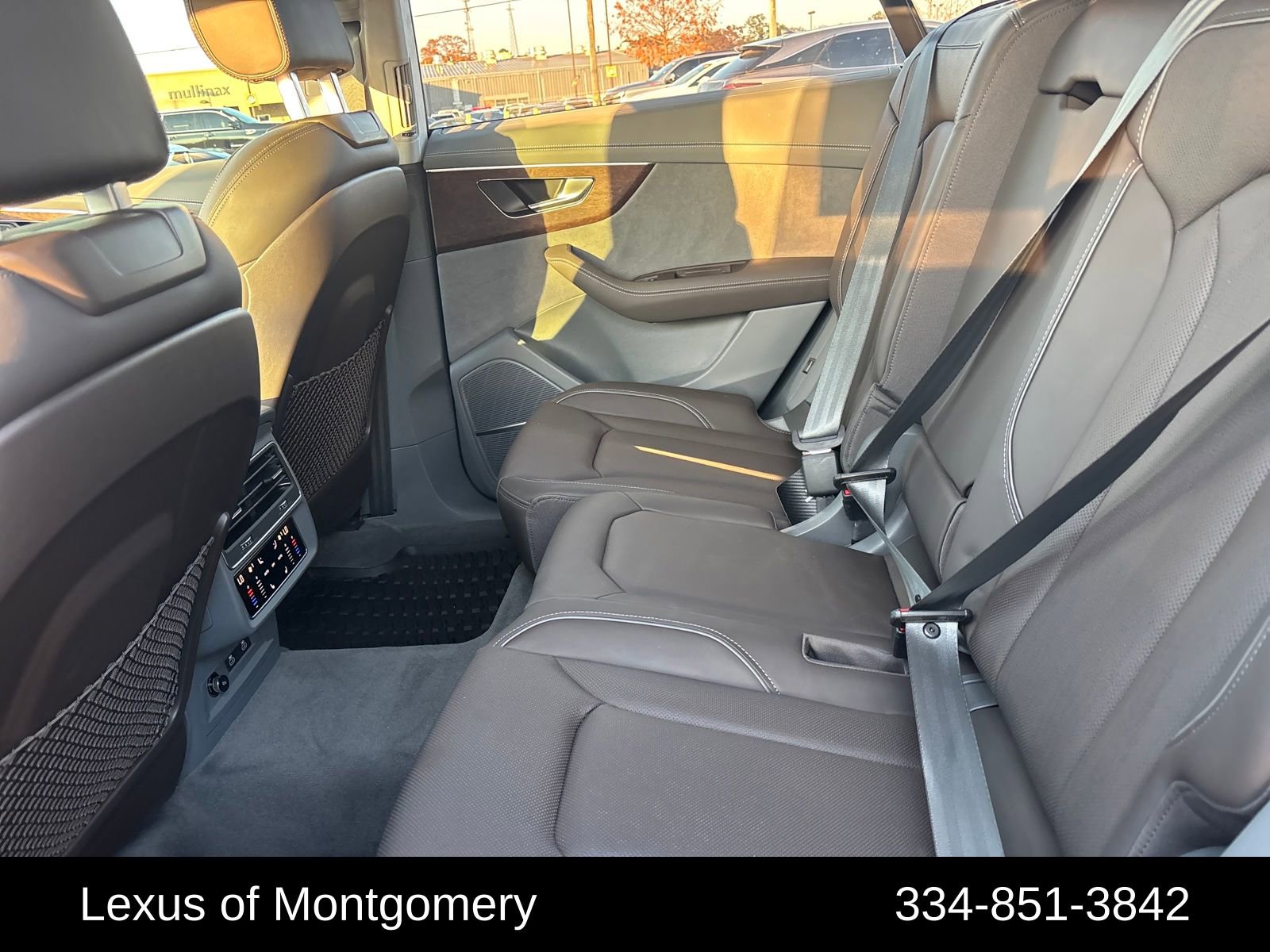 Used 2024 Audi Q8 Prestige image 25