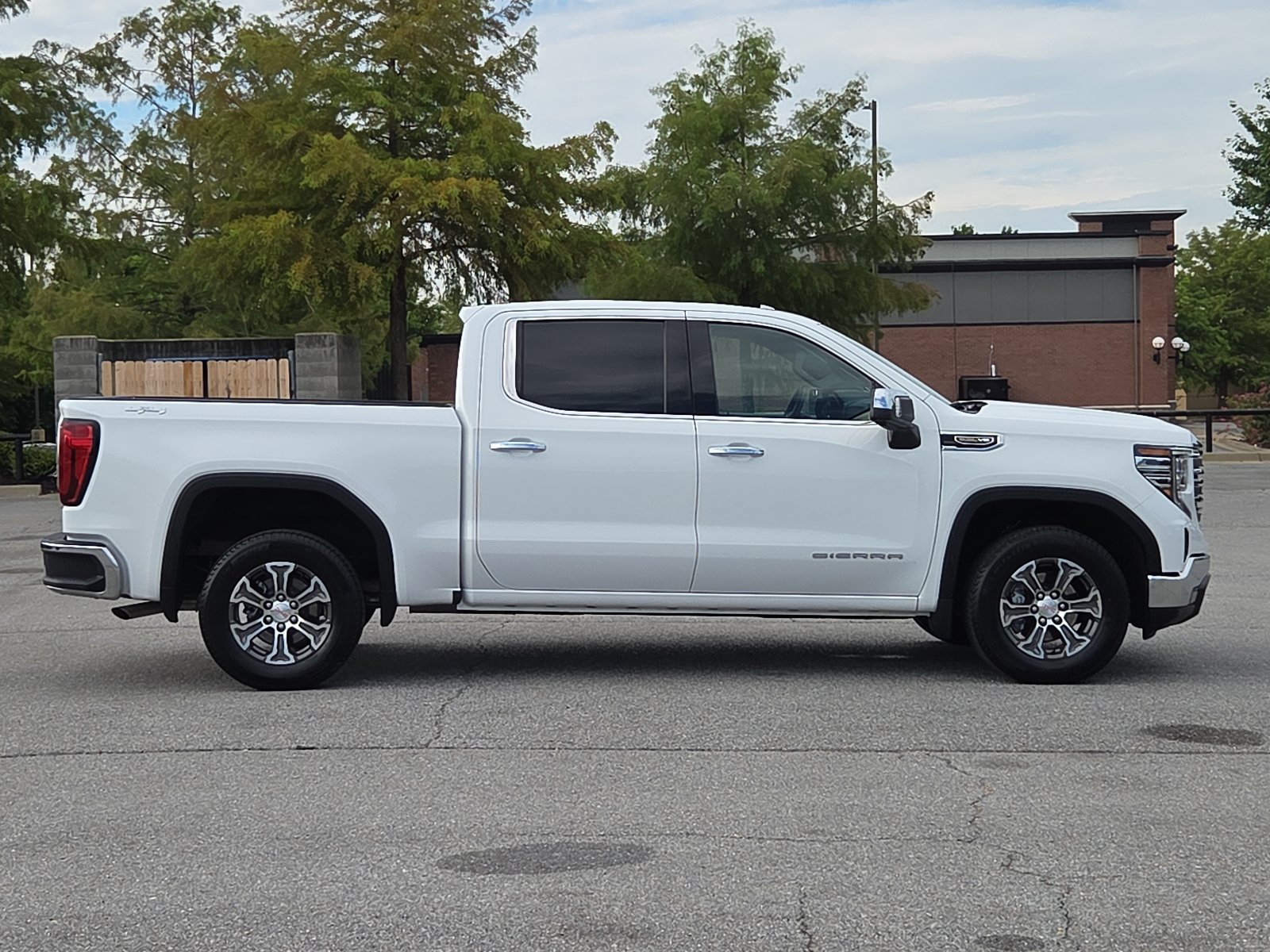 Used 2026 GMC Sierra 1500 SLT AWD/4WD image 6
