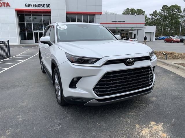 Used 2024 Toyota Grand Highlander Platinum image 2